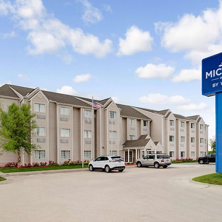 Microtel Inn & Suites By Wyndham Белвью Экстерьер фото