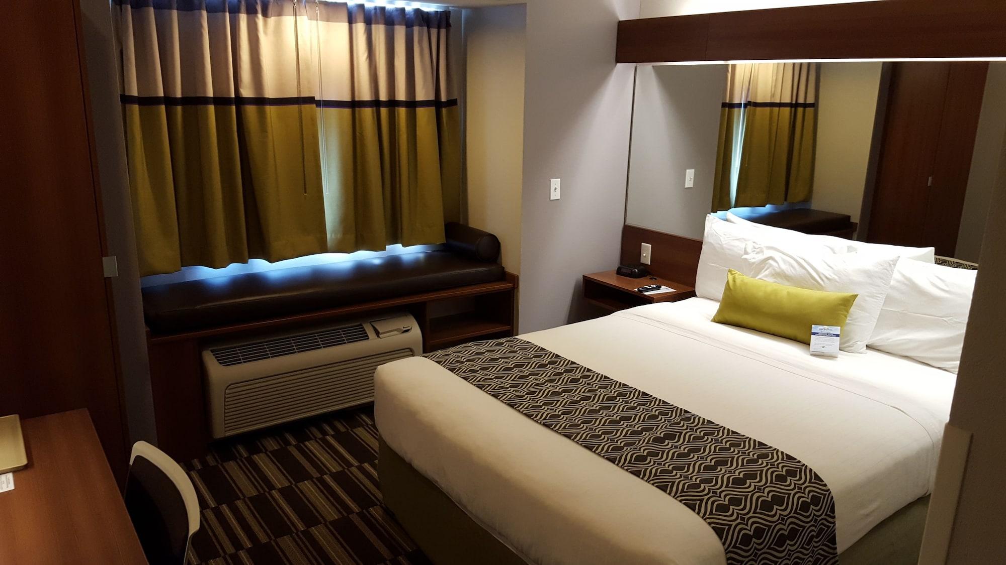 Microtel Inn & Suites By Wyndham Белвью Экстерьер фото