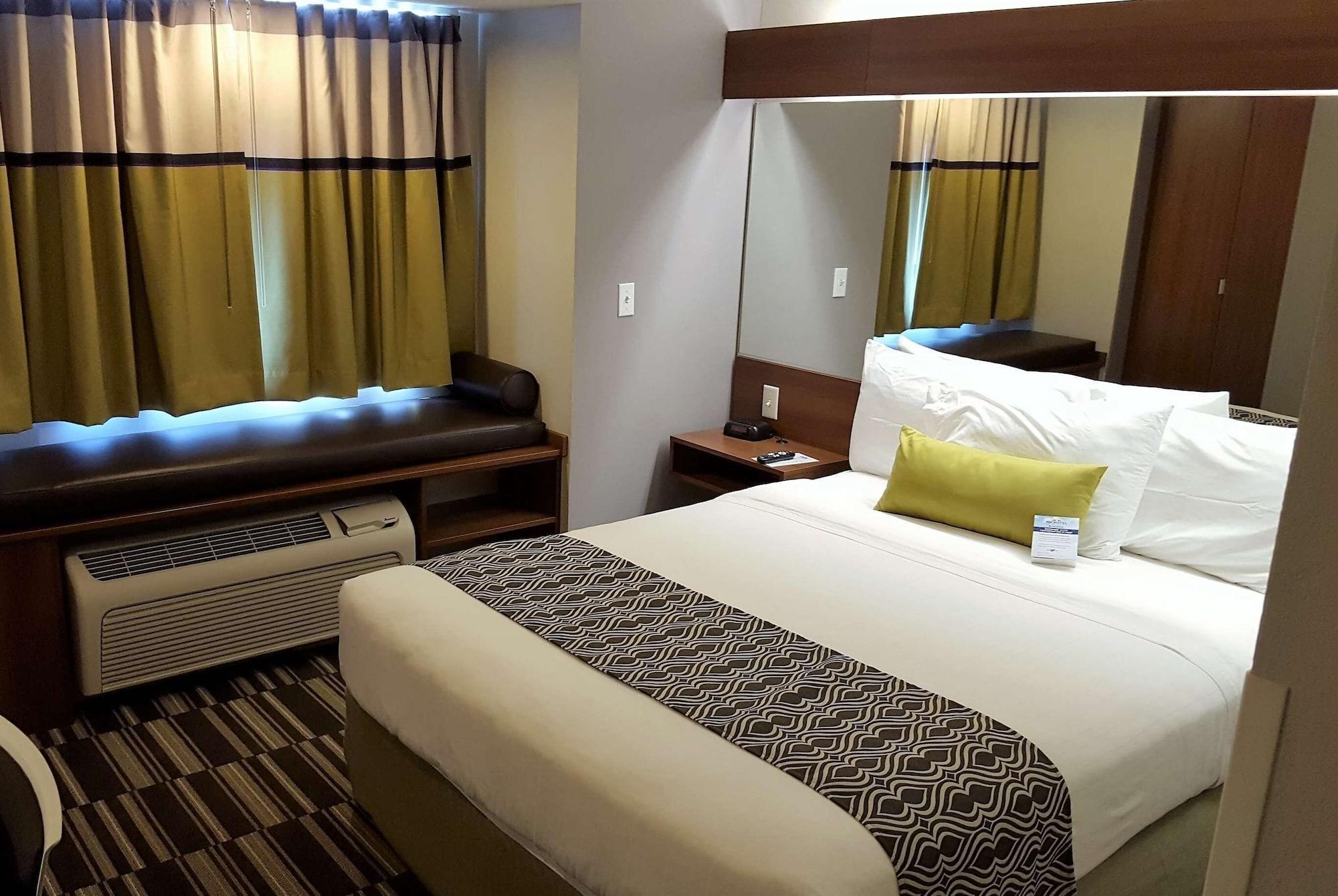 Microtel Inn & Suites By Wyndham Белвью Экстерьер фото