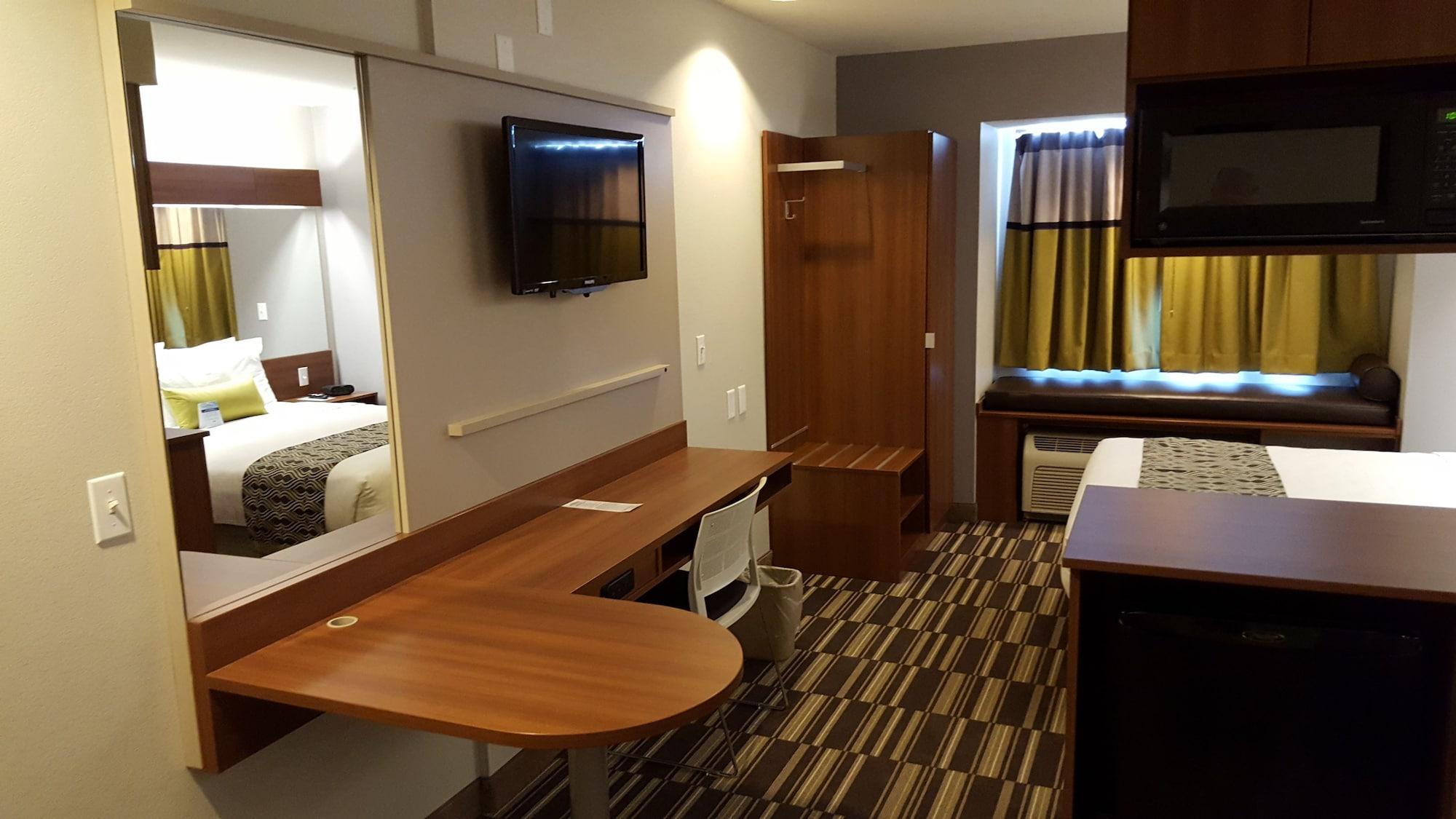 Microtel Inn & Suites By Wyndham Белвью Экстерьер фото