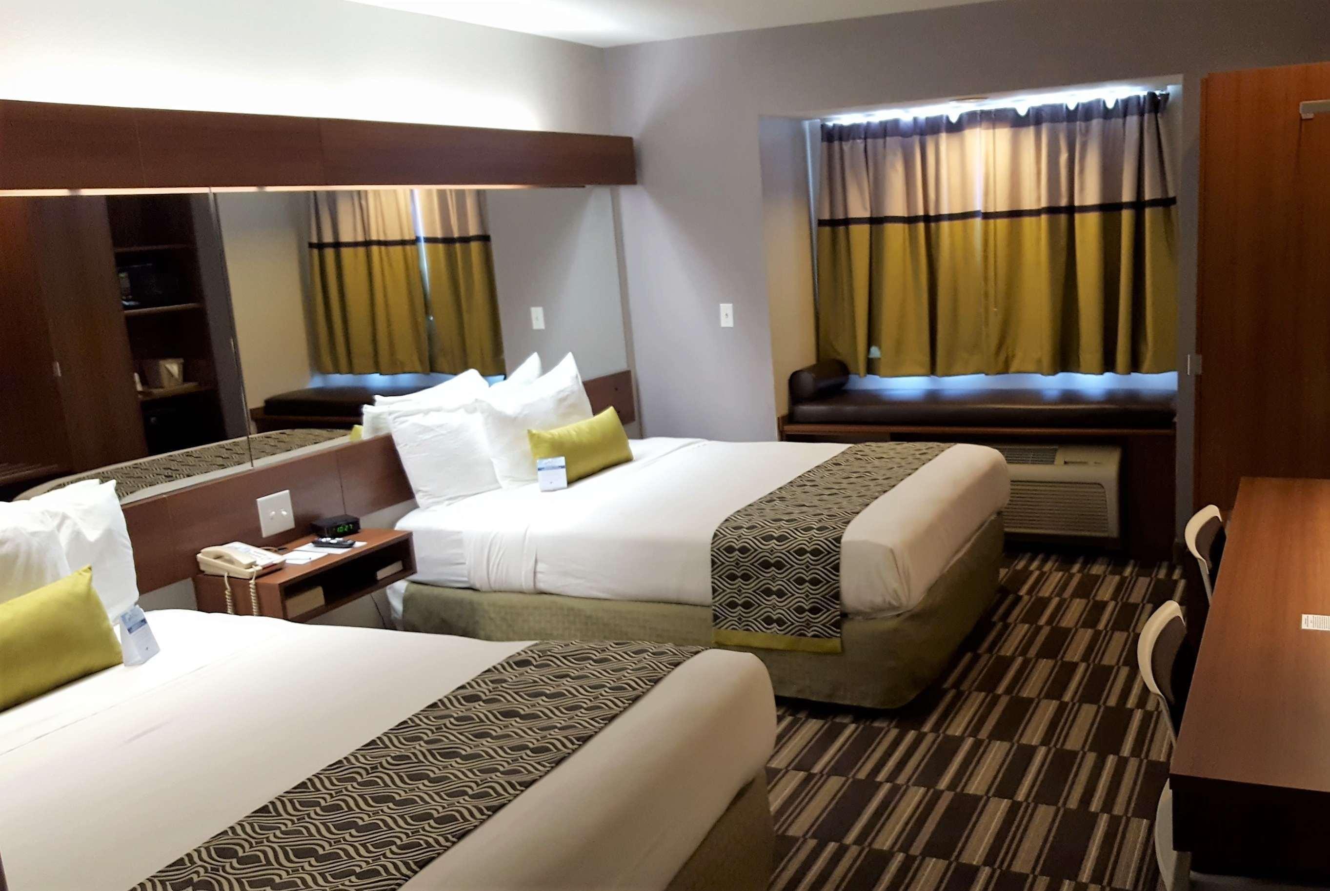 Microtel Inn & Suites By Wyndham Белвью Экстерьер фото