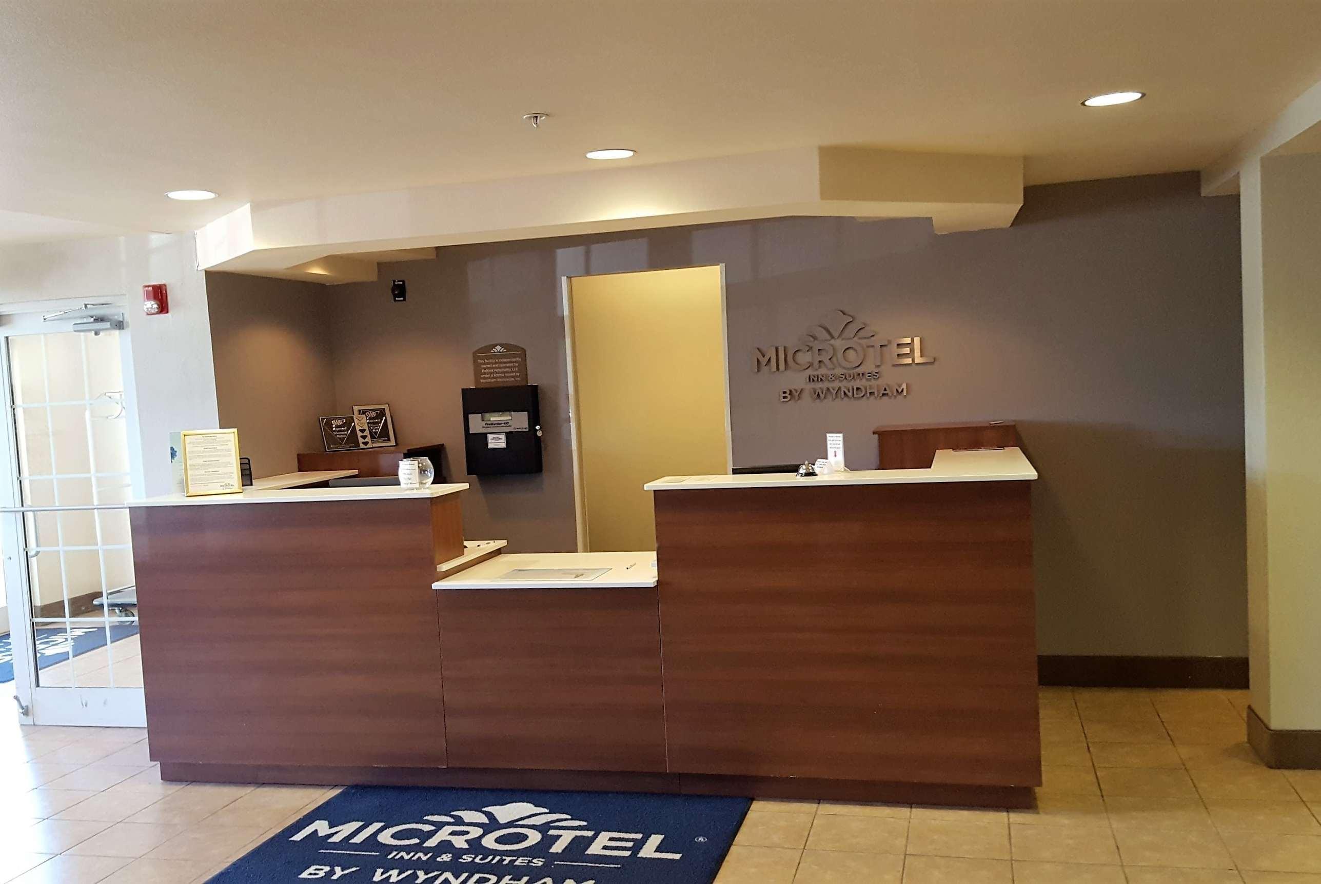 Microtel Inn & Suites By Wyndham Белвью Экстерьер фото