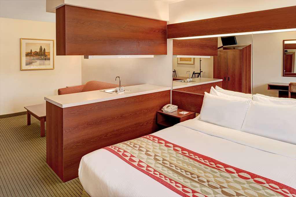 Microtel Inn & Suites By Wyndham Белвью Экстерьер фото