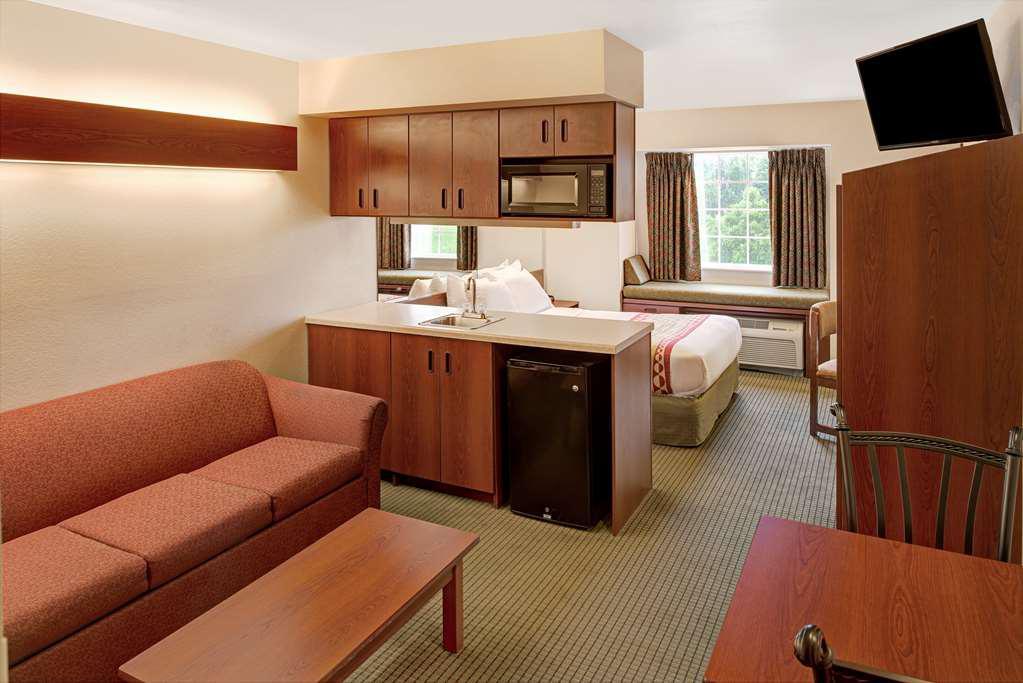 Microtel Inn & Suites By Wyndham Белвью Экстерьер фото