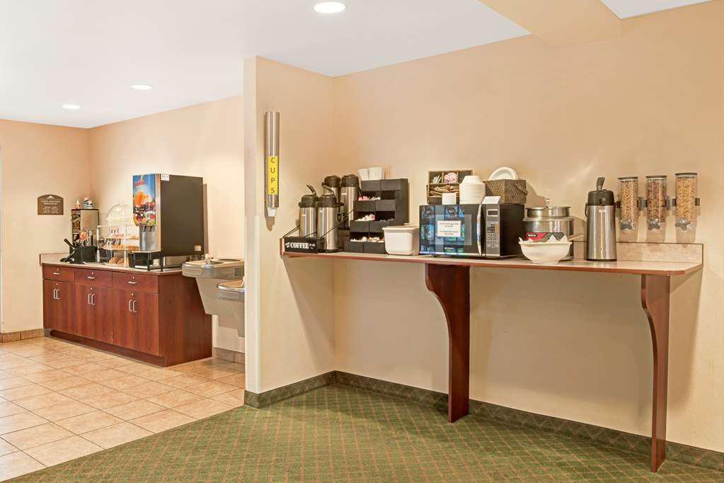 Microtel Inn & Suites By Wyndham Белвью Экстерьер фото