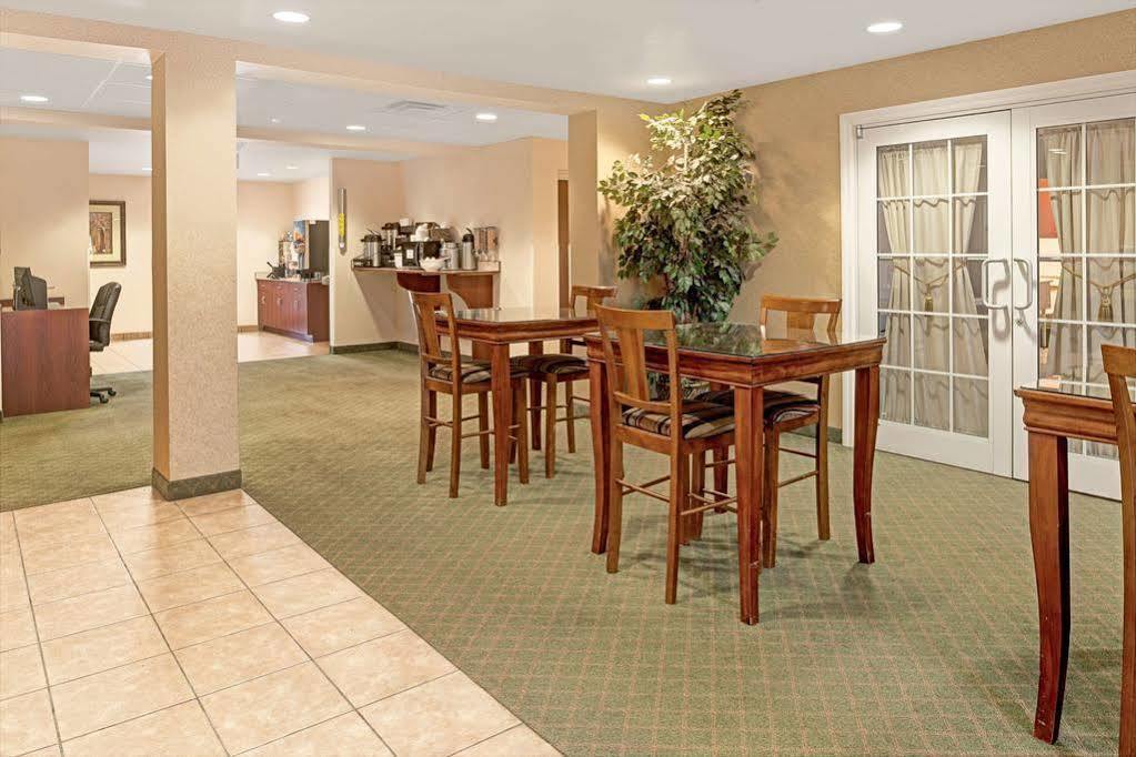Microtel Inn & Suites By Wyndham Белвью Экстерьер фото